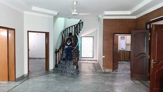 1 kanal House for rent in NFC