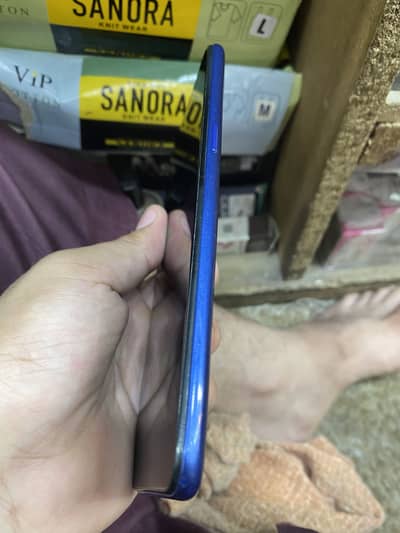 2Ram 32gb stroge hai Condition 10/10 hai koi fault nhi urgent need