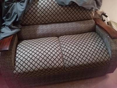 7 seeter sofa in new confition