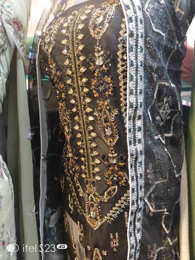 beautiful design dress for womens.