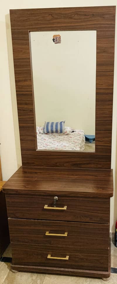 Dressing table Wood - Karachi Pickup -No Delivery