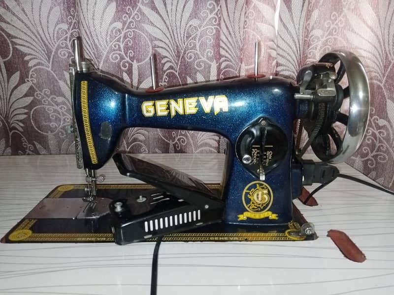 Sewing machine with table stand & machine box 0