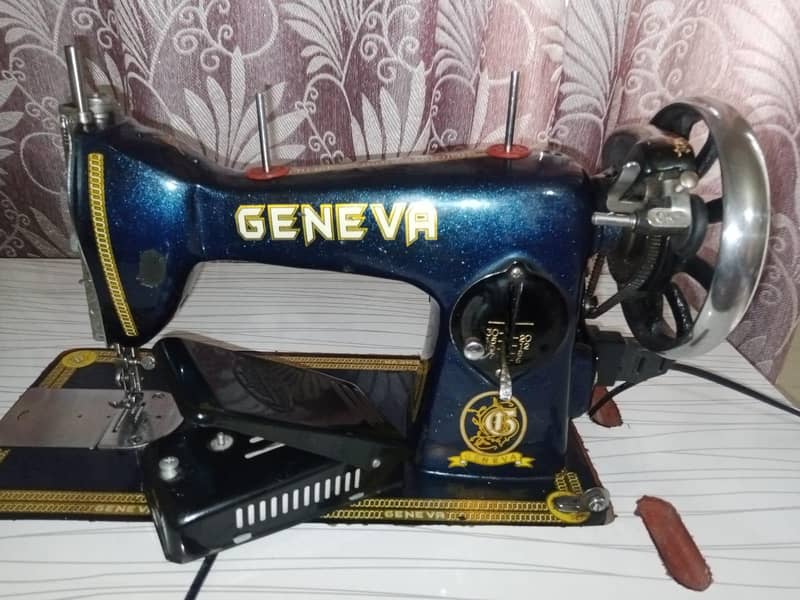 Sewing machine with table stand & machine box 3