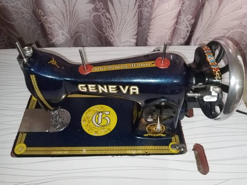 Sewing machine with table stand & machine box 4