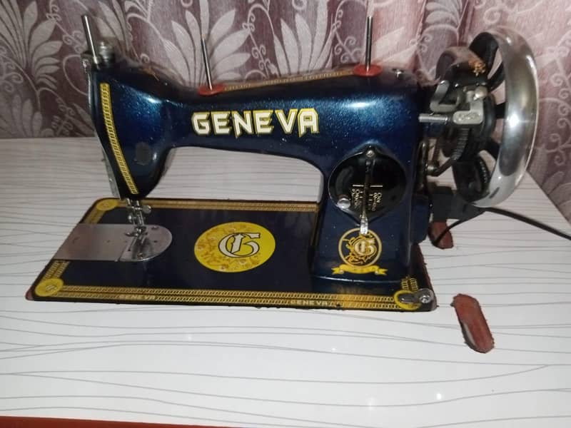 Sewing machine with table stand & machine box 6
