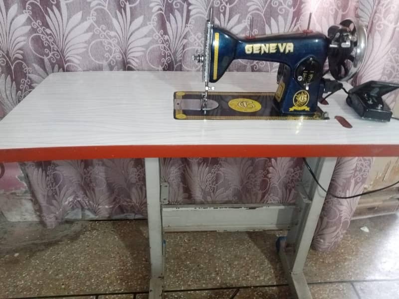 Sewing machine with table stand & machine box 12