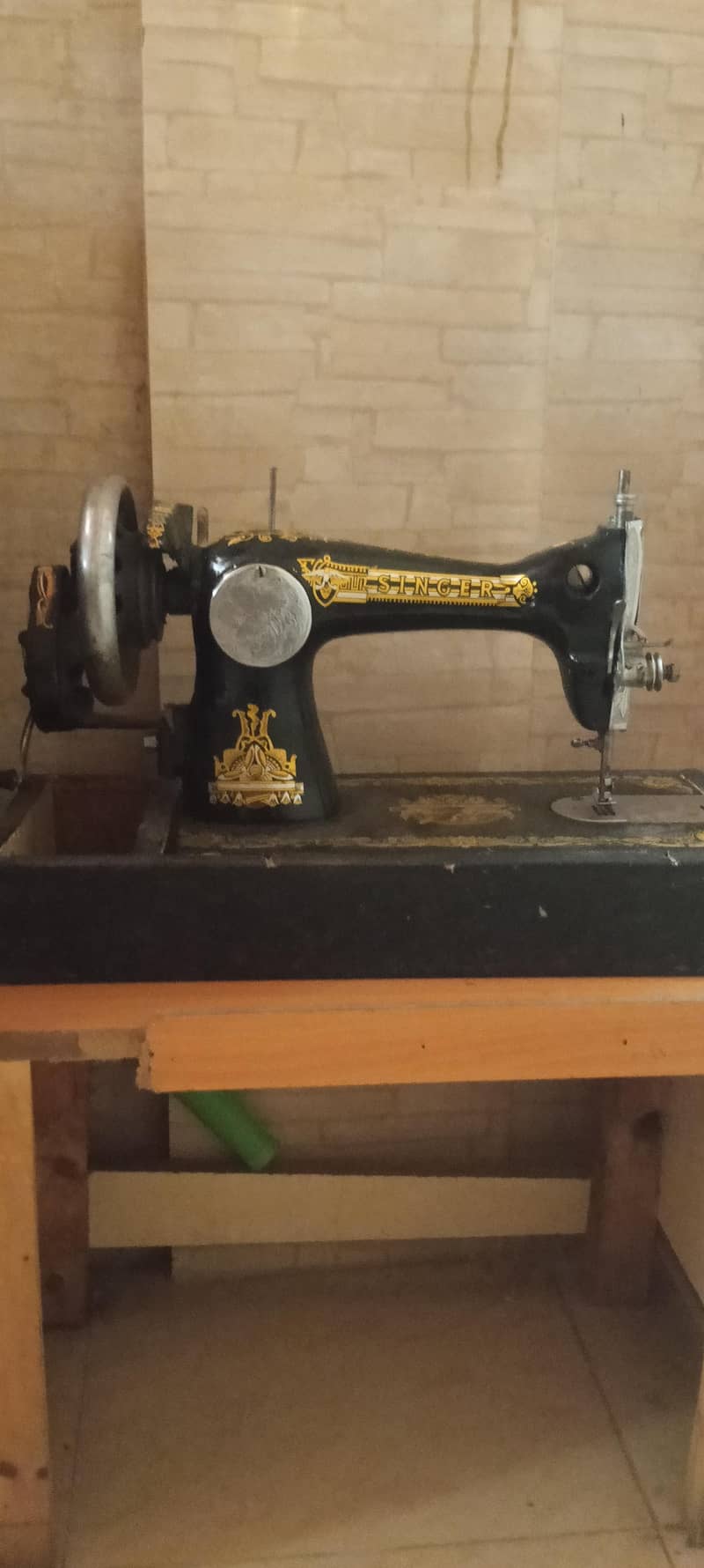 Singer Sewing Machine 0