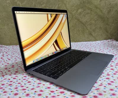 MacBook Air 13"/1.6ghz intel Core i5/8GB/256GB/Late 2019 /Scratchless