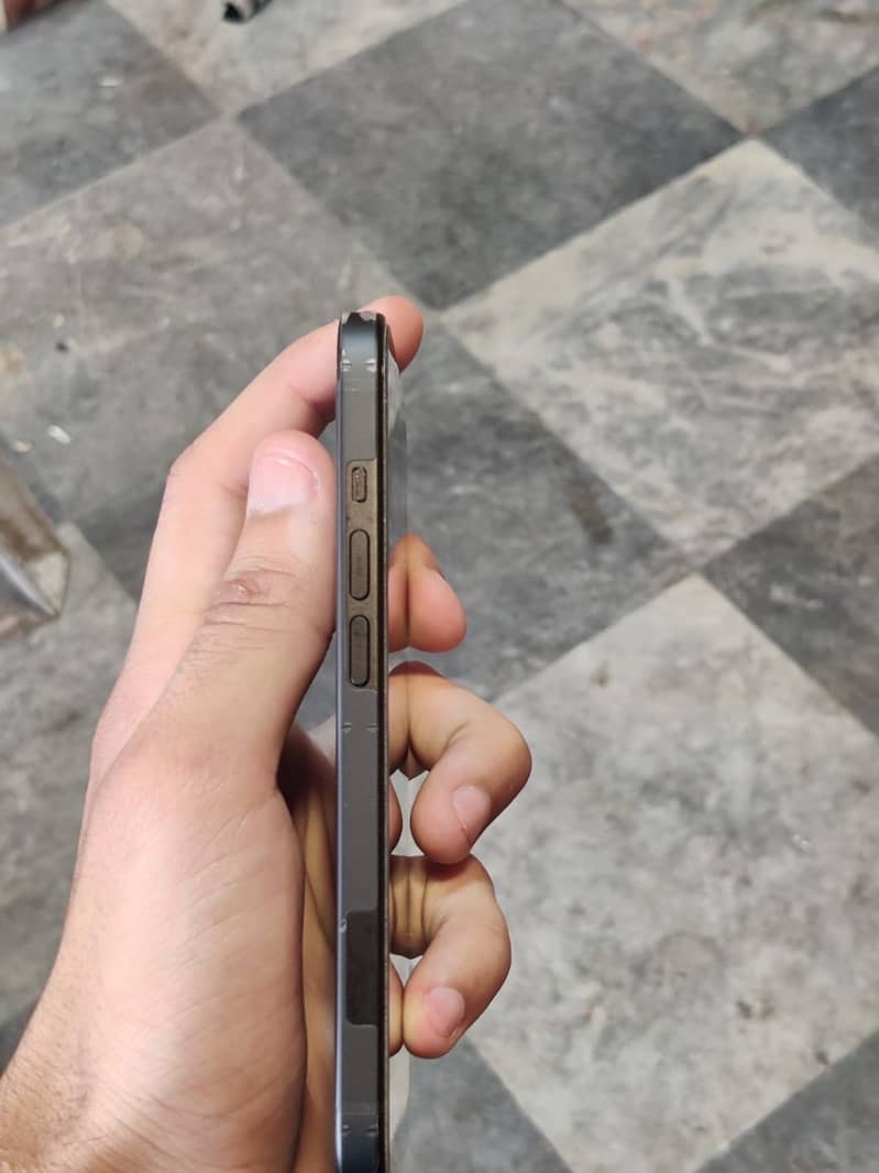 IPHONE 15 4