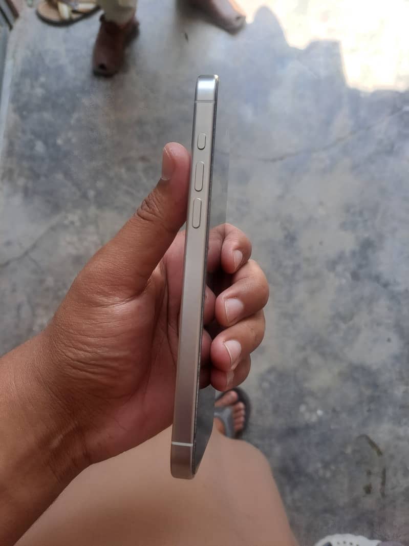 Iphone 15 pro max 4
