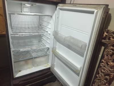 Kenwood jambo refrigerator good condition cooling 100% perfect