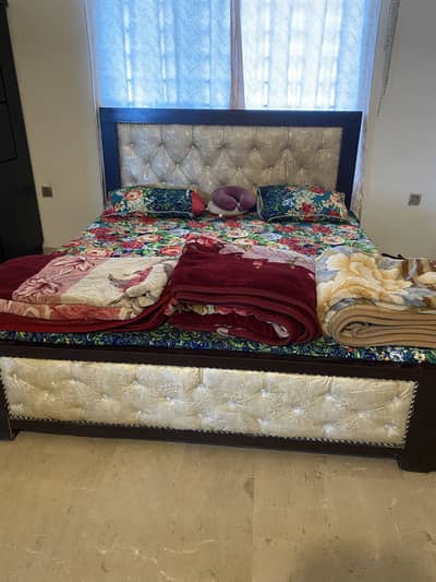 Bed Set for sale serious buyers contact