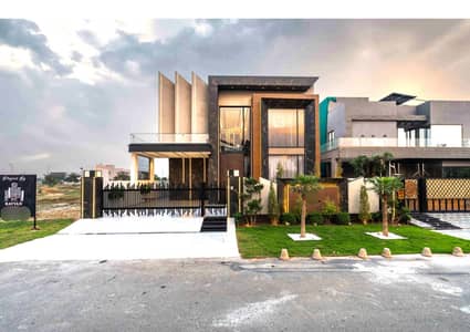 Furnished House With Basement at Top Location Near Dolmen Mall Owner Needy