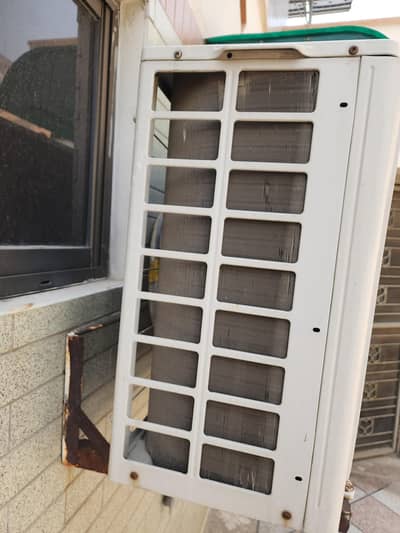 Gree DC inverter 1.5 ton (Heat & Cool) for urgent sale