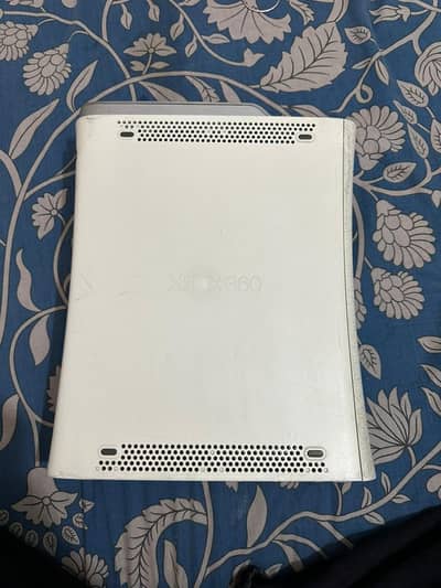 FOR SALE: XBOX 360 + GTA V, FIFA, COD + 2 Controllers*