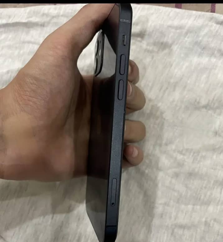 Apple iPhone 12 3