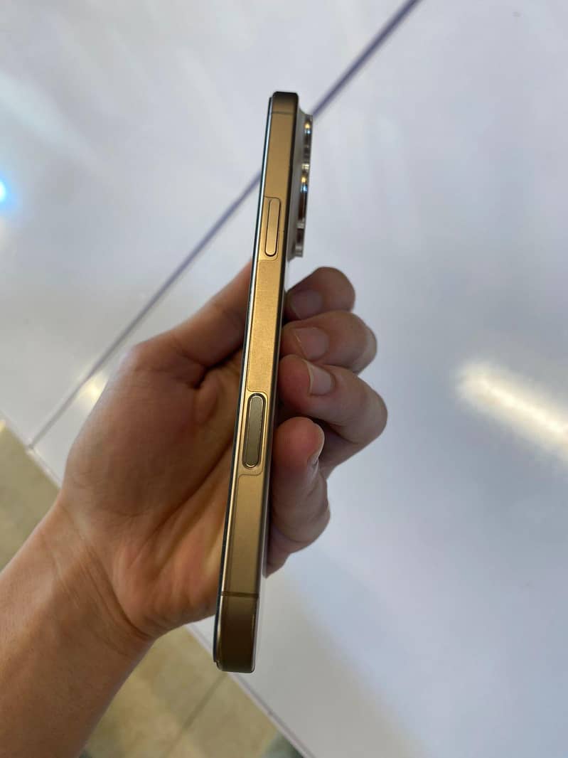 Iphone 16 Pro Max 6