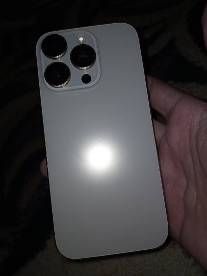 Apple iphone 16 Pro 1