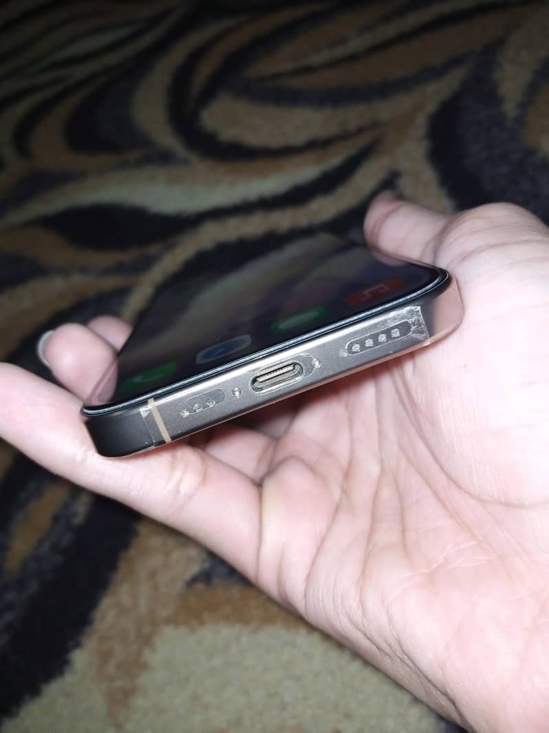 Apple iphone 16 Pro 2