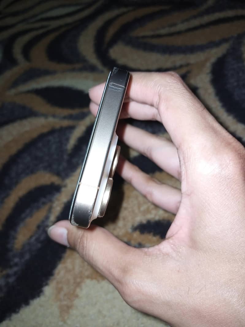Apple iphone 16 Pro 5