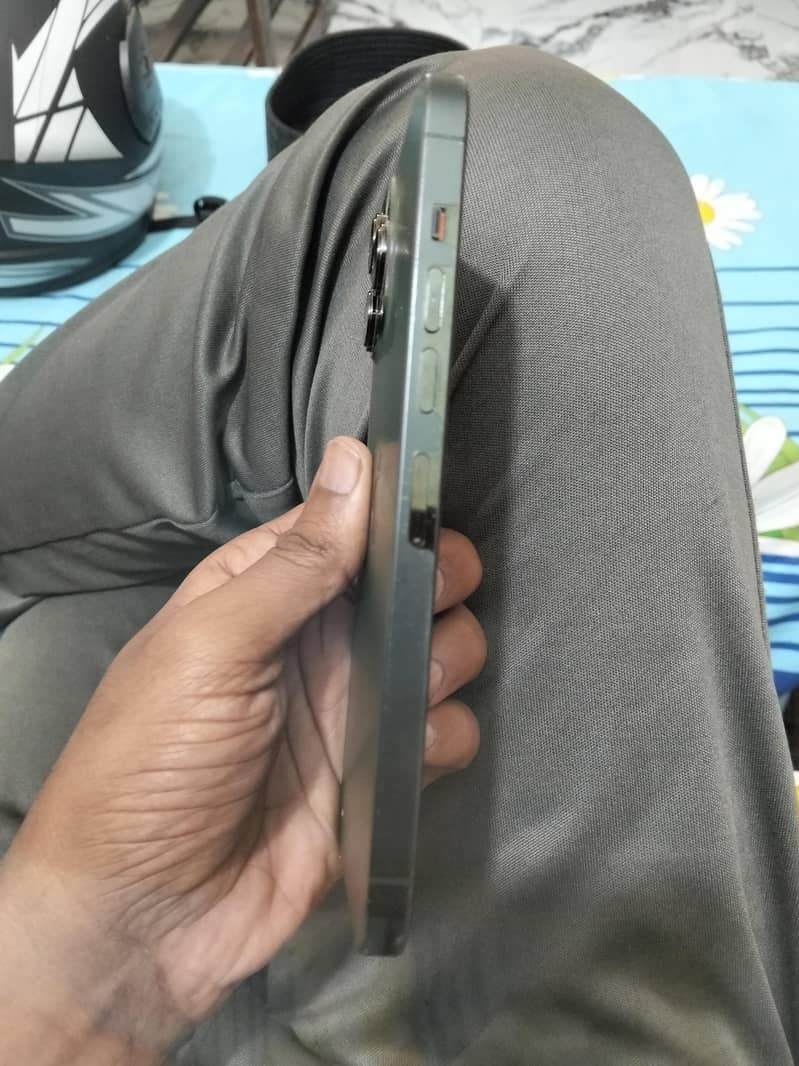 Iphone 13 pro Max 4