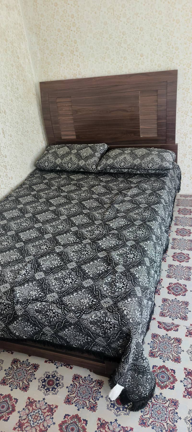 bed and dressing tabal 0
