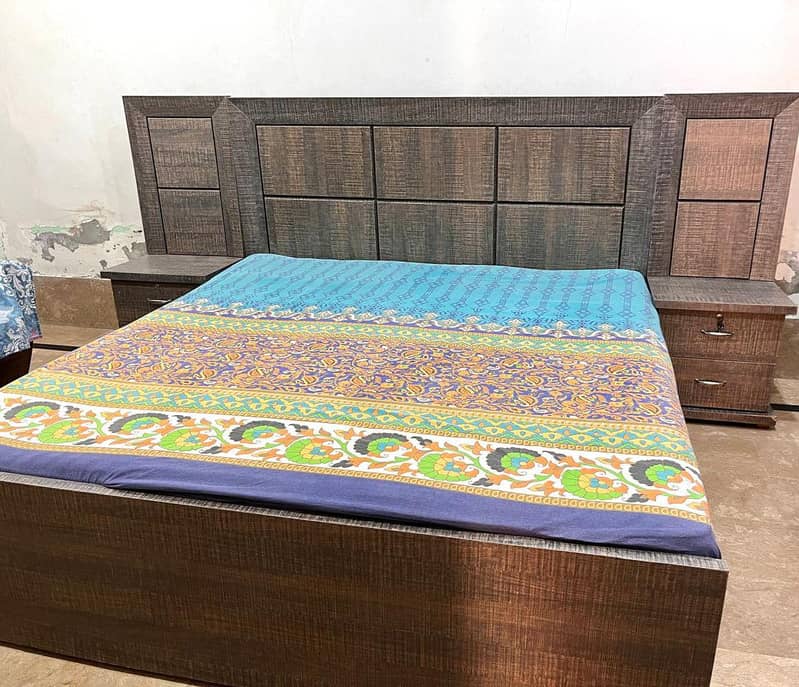 beds with two side table 0