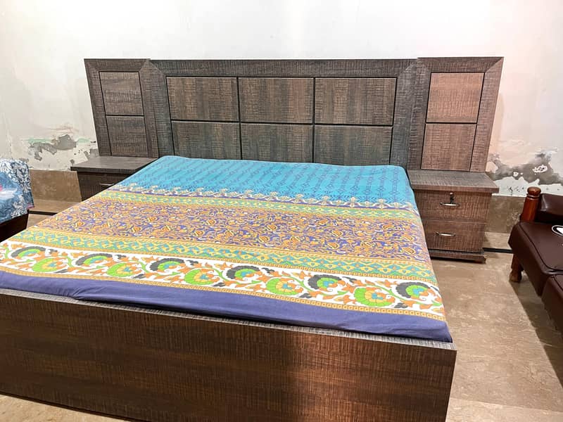 beds with two side table 2