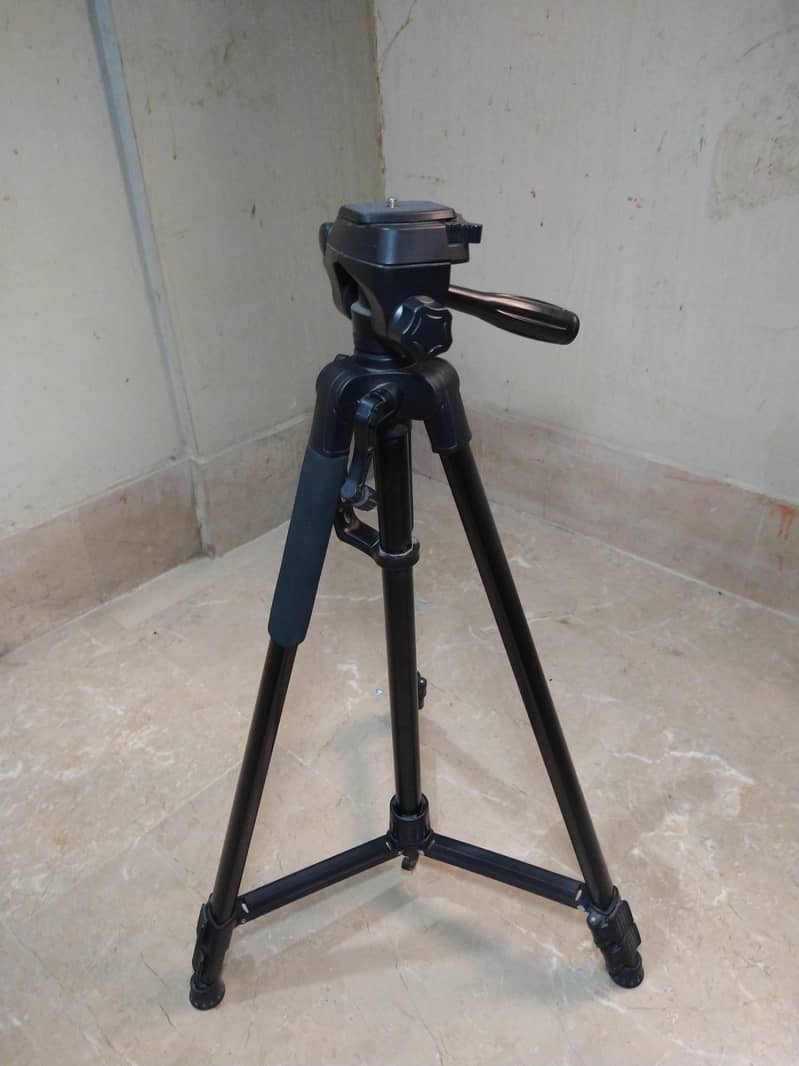tripod stand 1