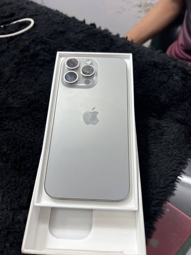 iPhone 15 pro max 0