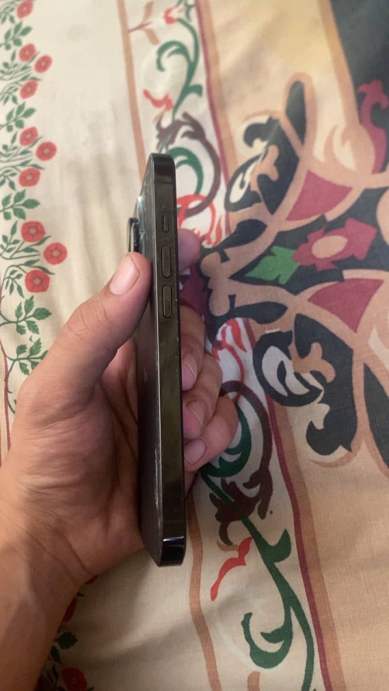 iPhone 14 pro 3