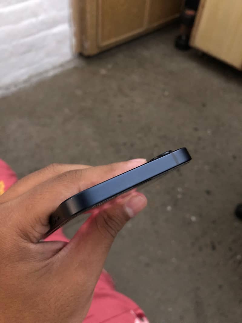Iphone 12 4