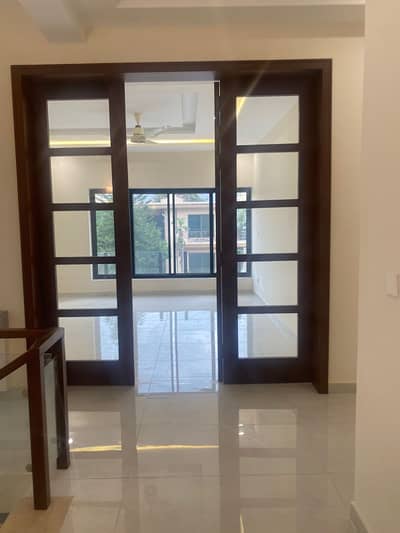 Brand new 1 kanal portion available for rent