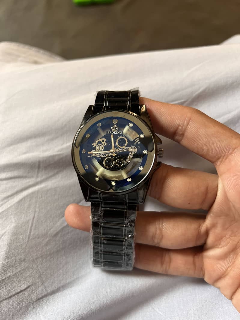 Men watch 0