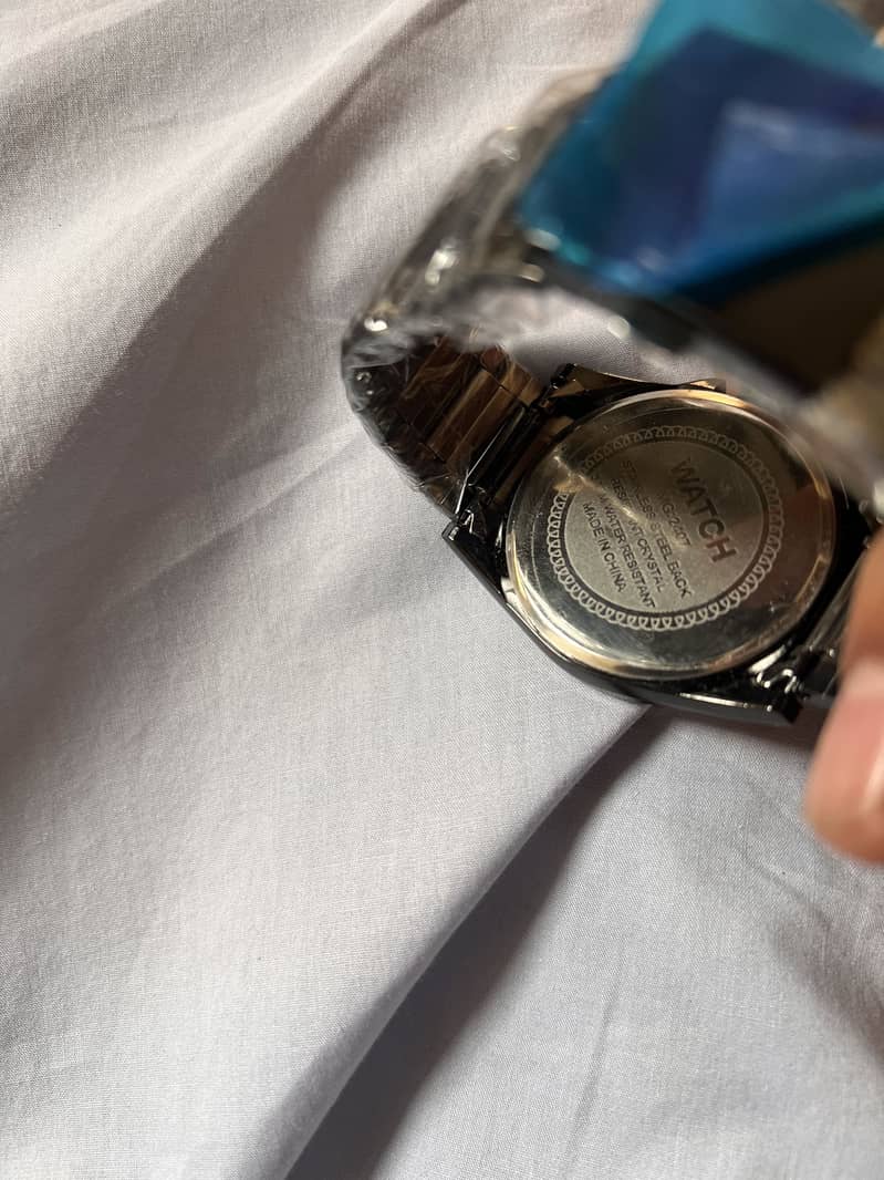 Men watch 2