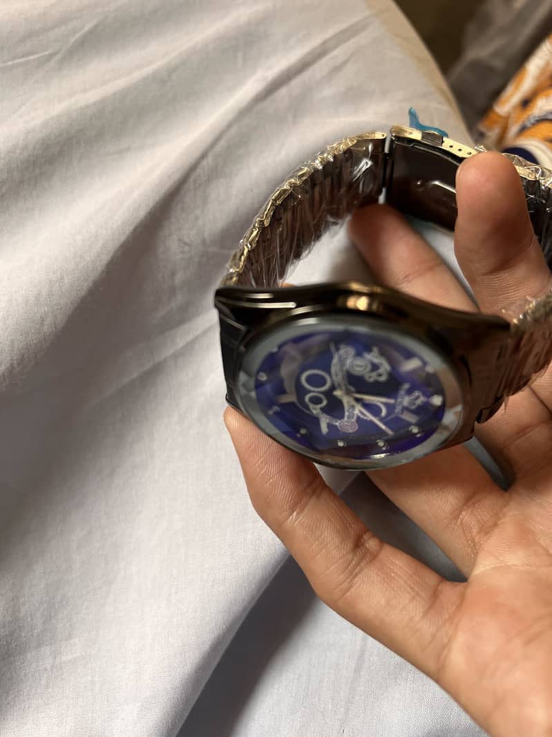 Men watch 3