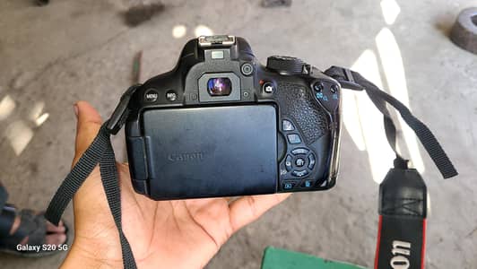 DSLR 700D 03121237350