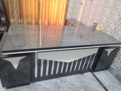Office Table Executive Style – Good Condition. Office Table Manager Ta