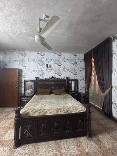 bed & dressing with side tables