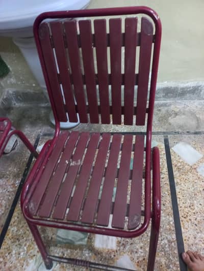 steel & plastic chair table