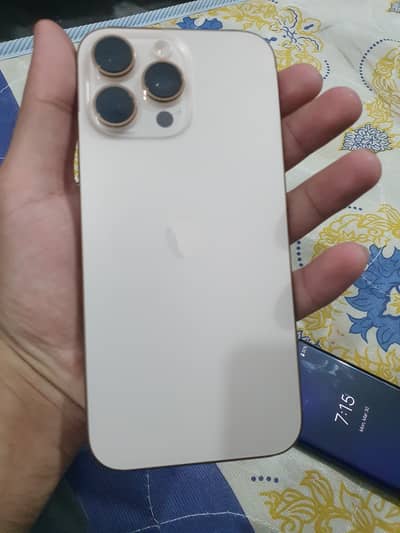 Iphone 16 pro Max dessert titanium