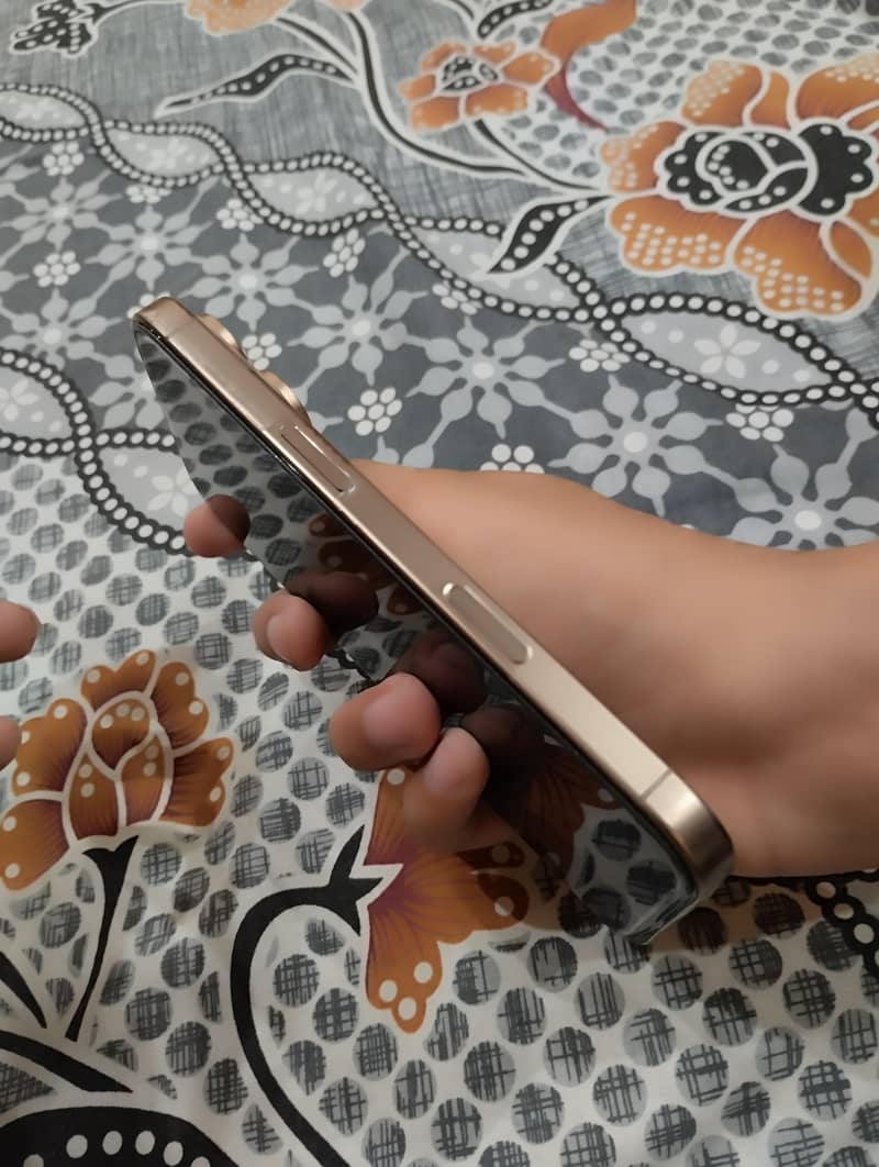 iphone 16 pro 3