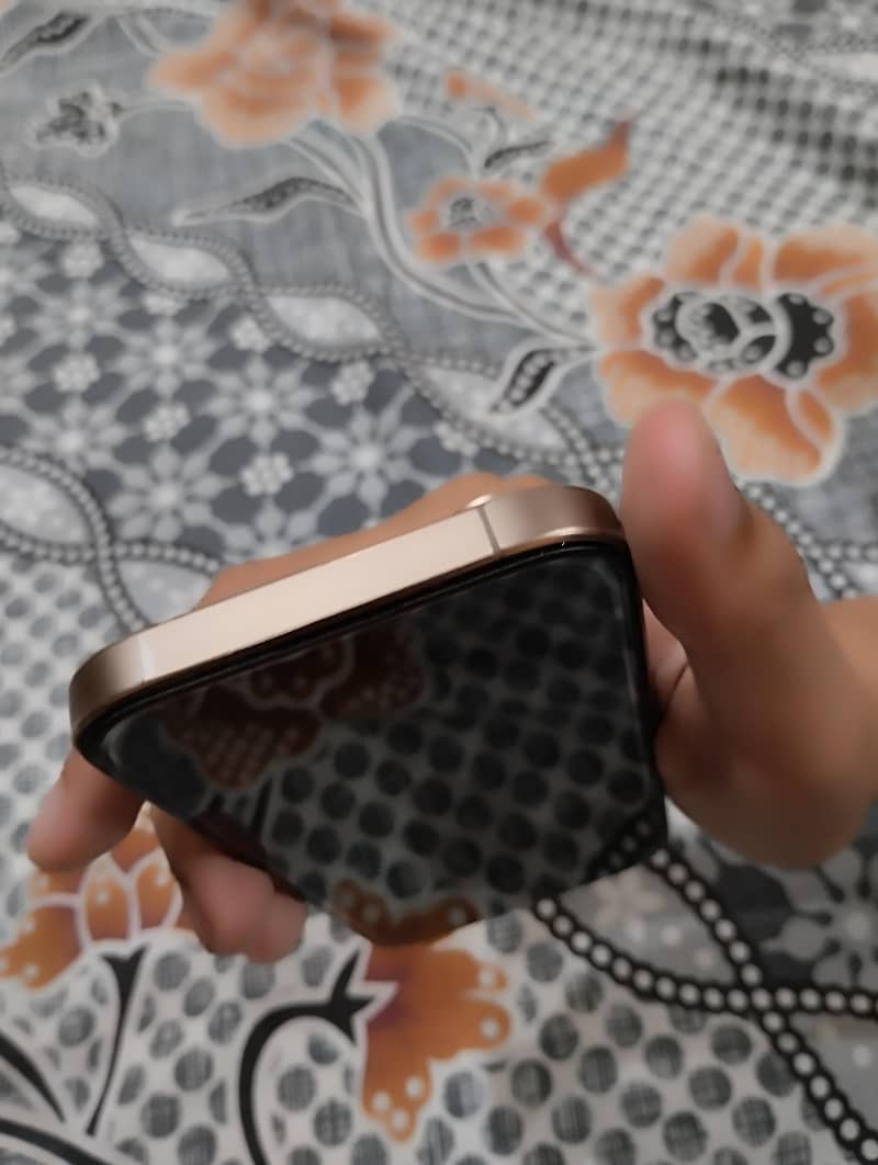 iphone 16 pro 4