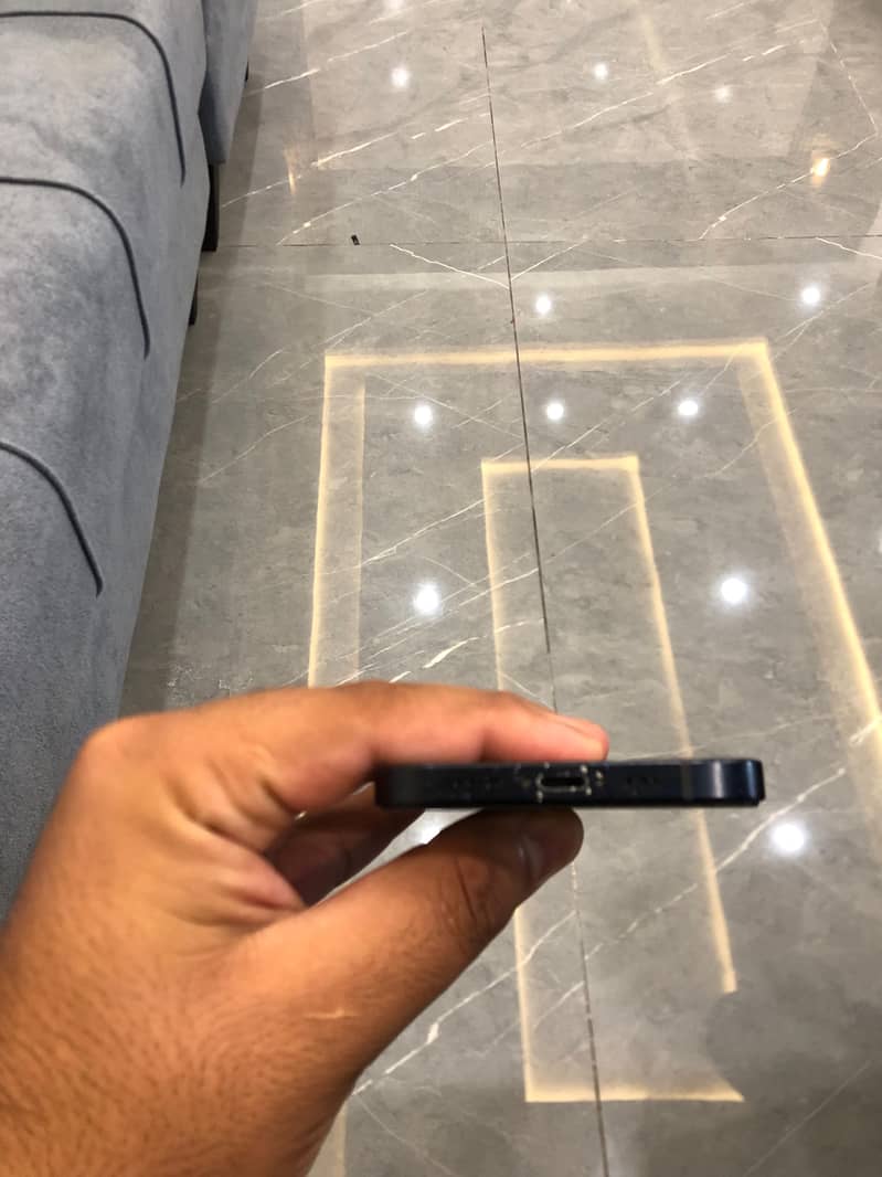Iphone 12 4