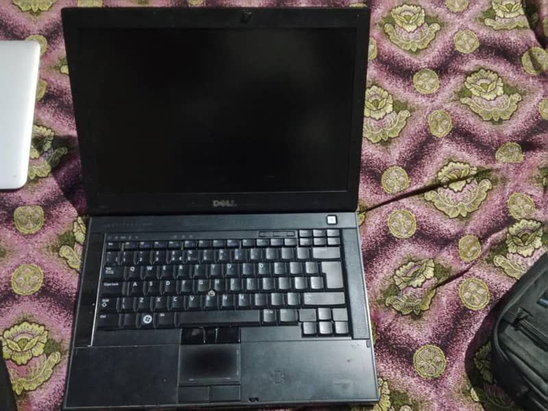 Dell Latitude E6400 0