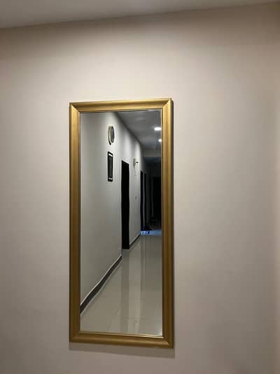 Wall mirror