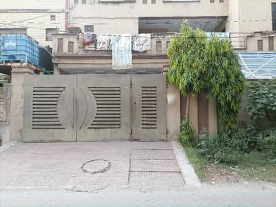 Stunning Facing Park House Is Available For sale In Marghzar Officers Colony