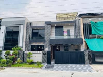 10 Marla Modern House for Sale in Lahore