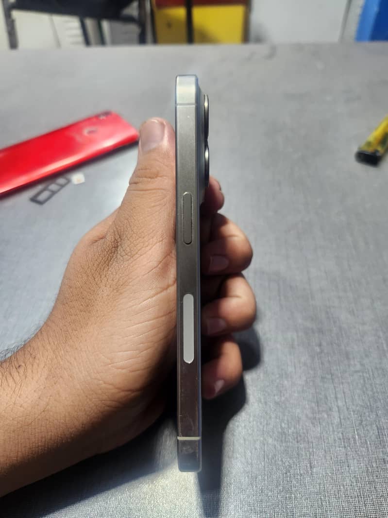 iPhone 15 pro 2
