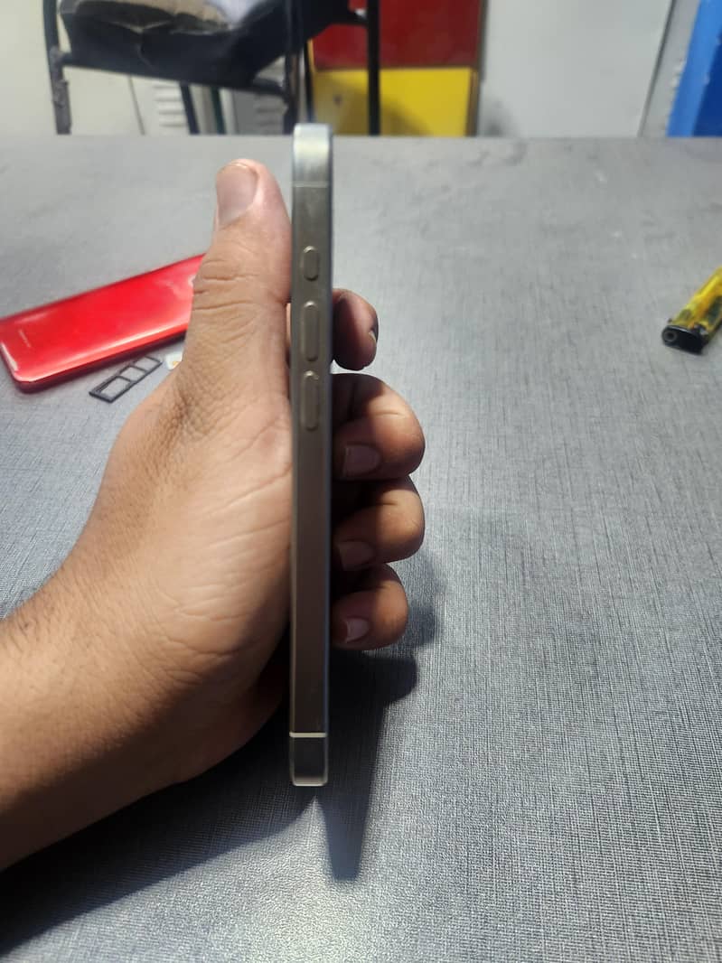 iPhone 15 pro 3